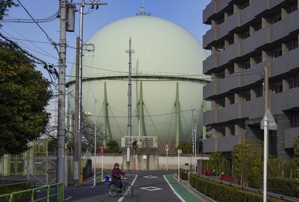 a tokyo gas co. storage tank in tokyo, japan 1200x810