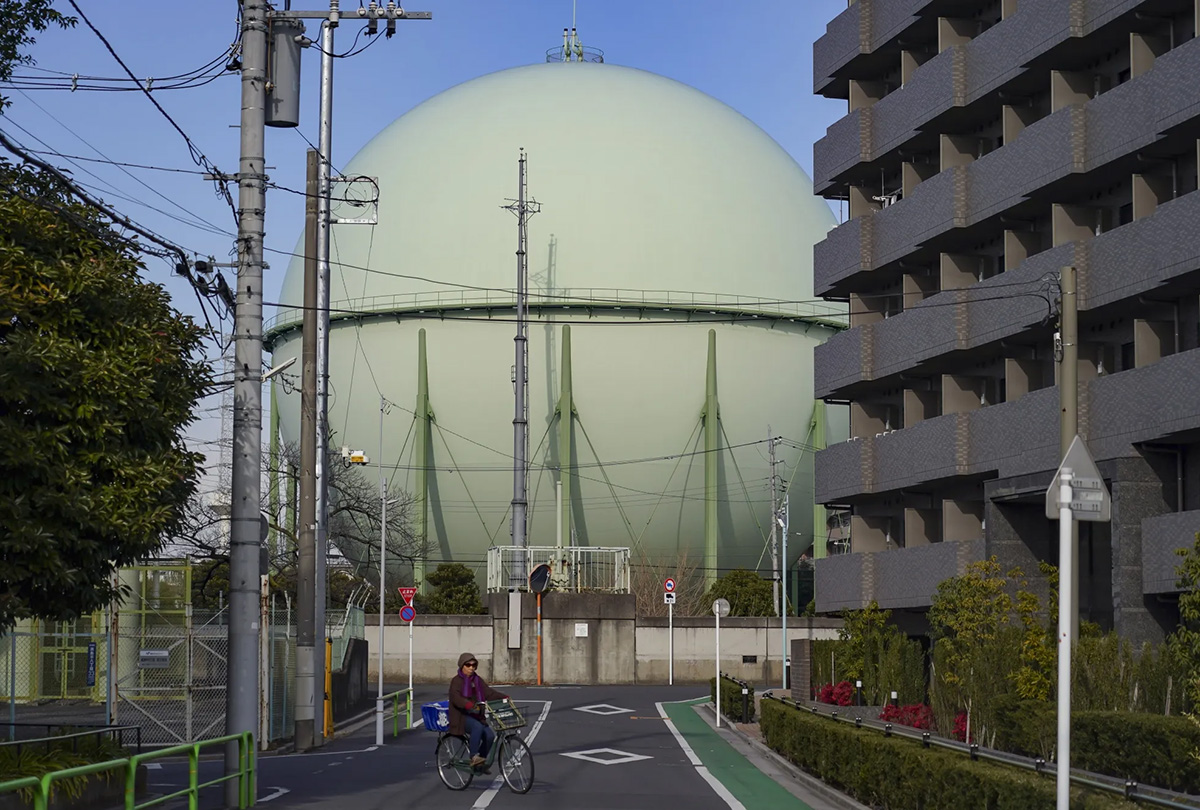 a tokyo gas co. storage tank in tokyo, japan 1200x810