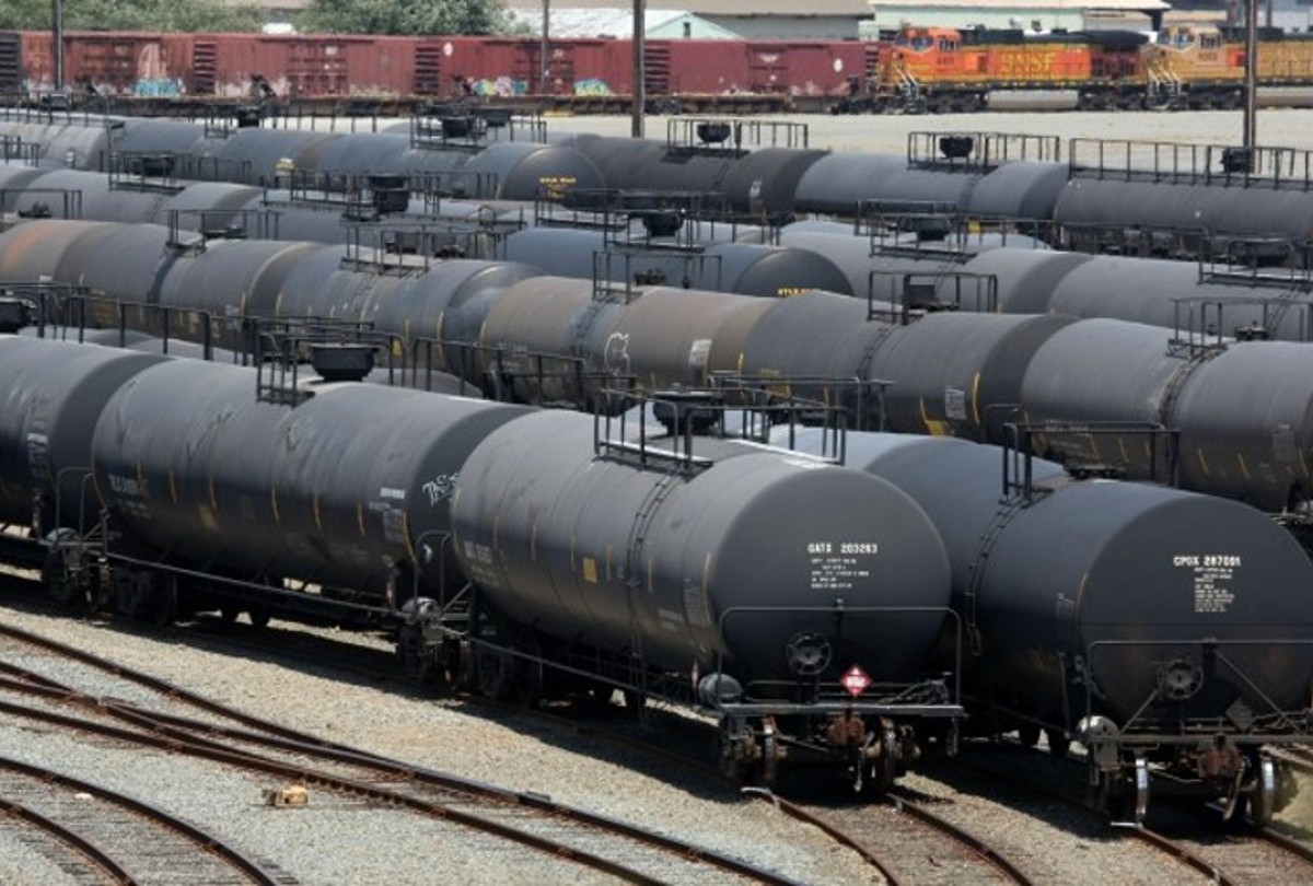 crude by rail railyard 1200x810