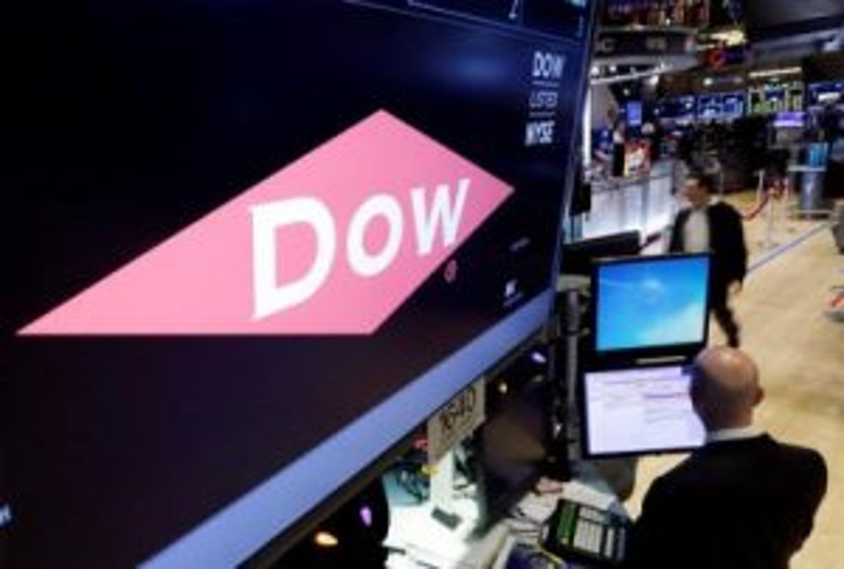 Dow Plans 2,000 Job Cuts Under Plan to Save 1 Billion in Costs