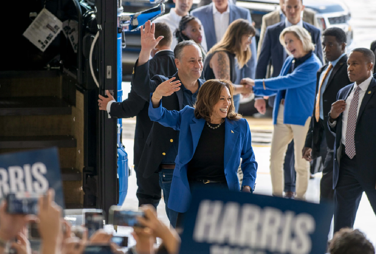 kamala harris campaigning 1200x810
