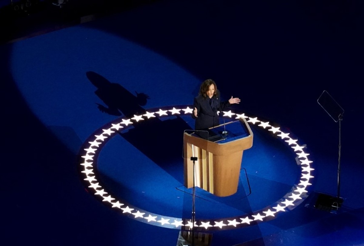 kamala harris dnc 1200x810
