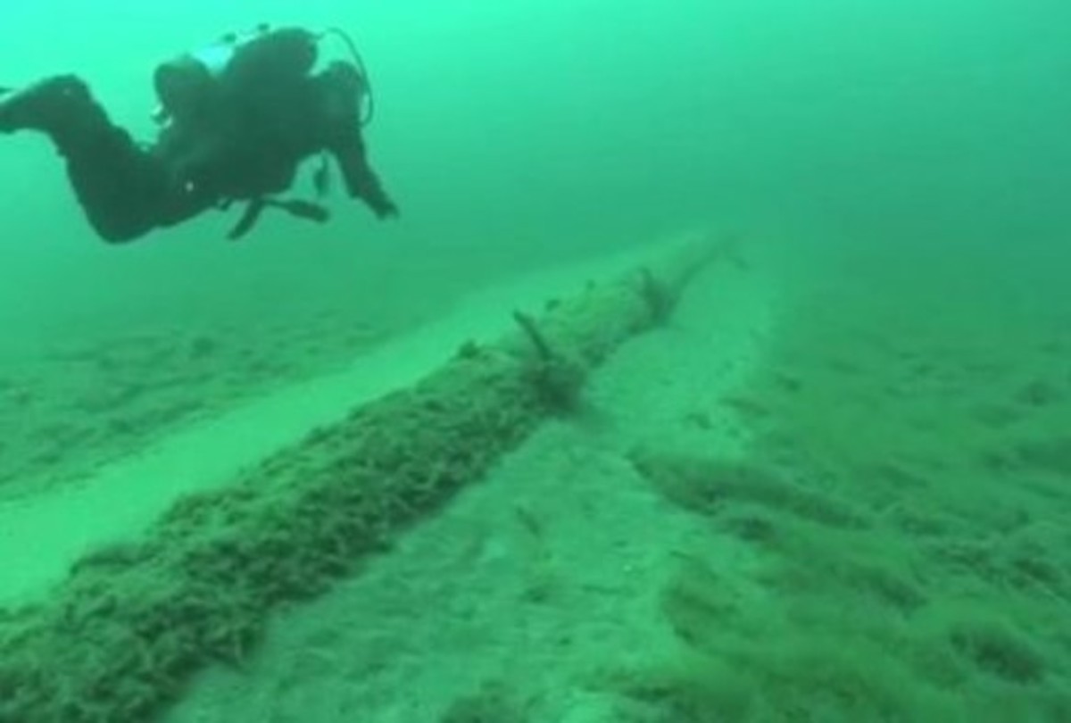 line 5 underwater 1200x810
