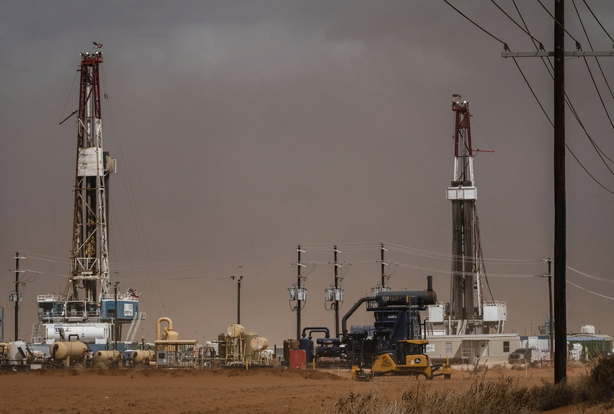 oil drilling rigs near stanton, texas 1200x810
