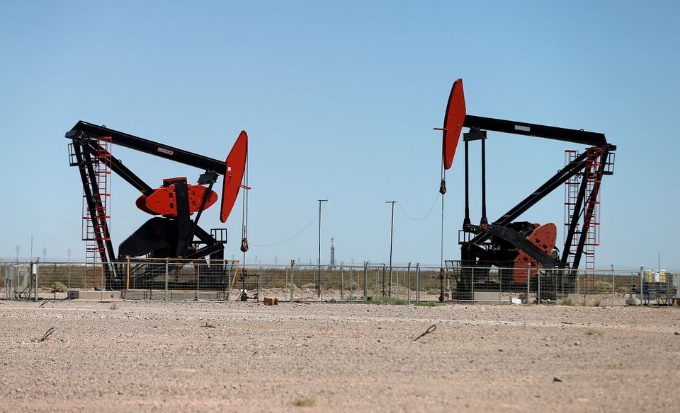 oil market sees support from physical tightness