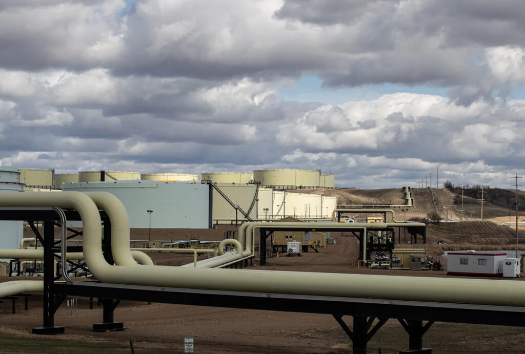 oil storage containers and pipelines at the hardisty terminal in hardisty, alberta 1200x810