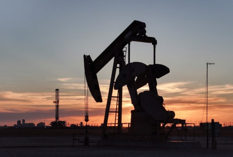 US Oil Executives Expect Crude Output to Rise as Iran War Continues ...