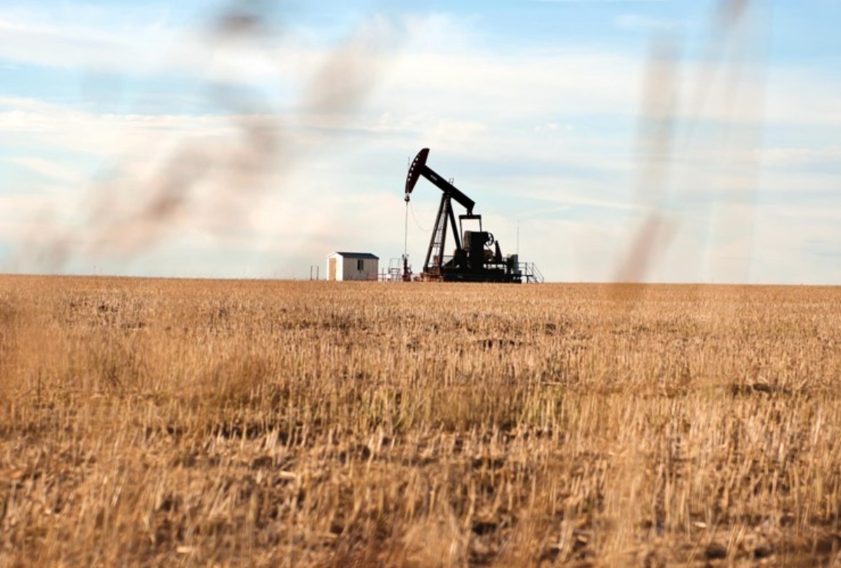 pumpjack on alberta prairie 1200x810