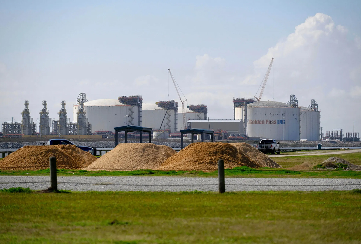 the golden pass lng terminal under construction in sabine pass, texas 1200x810