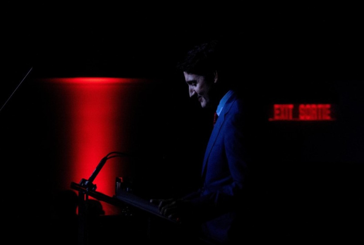 trudeau and exit sign 1200x810