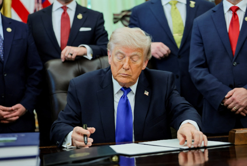 trump signing pipeline deal 1200x810