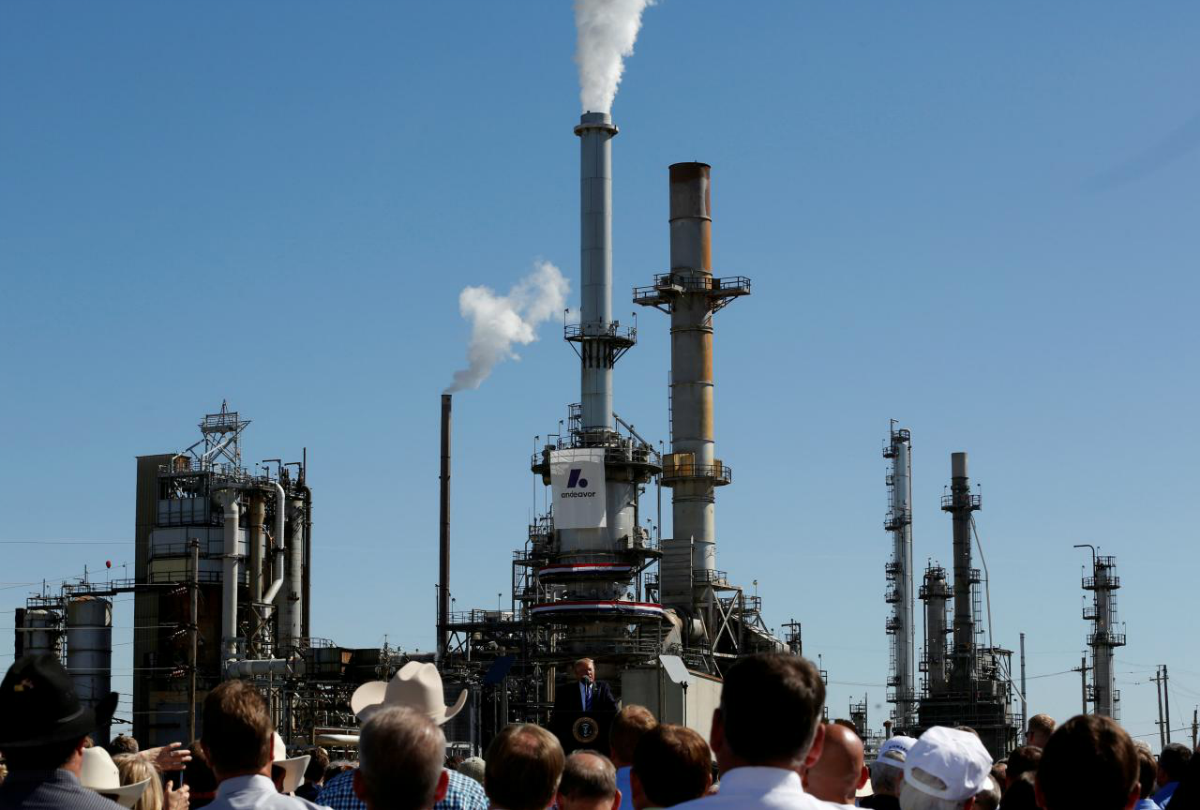 U.S. President Donald Trump delivers remarks on his proposed changes to the tax code during an event with energy workers at the Andeavor Refinery in Mandan, North Dakota, U.S. September 6, 2017. REUTERS/Jonathan Ernst/File Photo