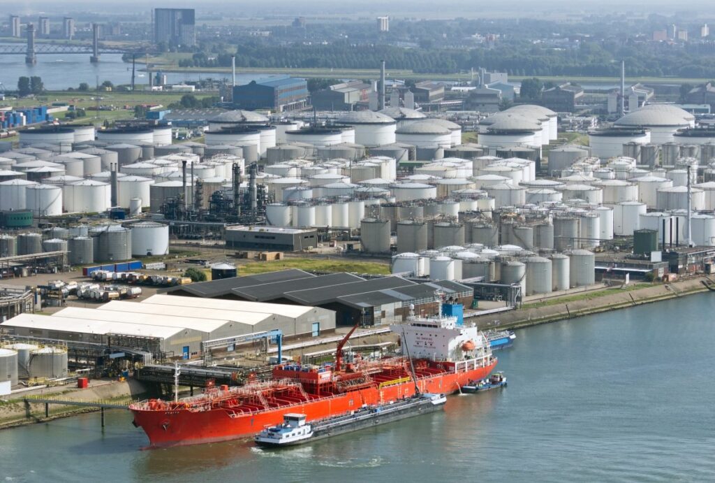 venezuela oil port 1200x810