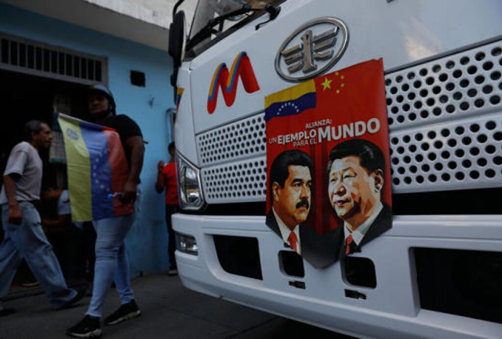 banner on bus venezuelan president nicolas maduro and china's xi jinpingaa1tqx2h 1200x810
