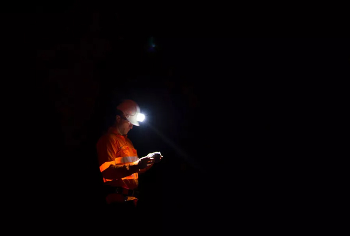 miner with illuminated headlamp fraser institute 1200x810 1
