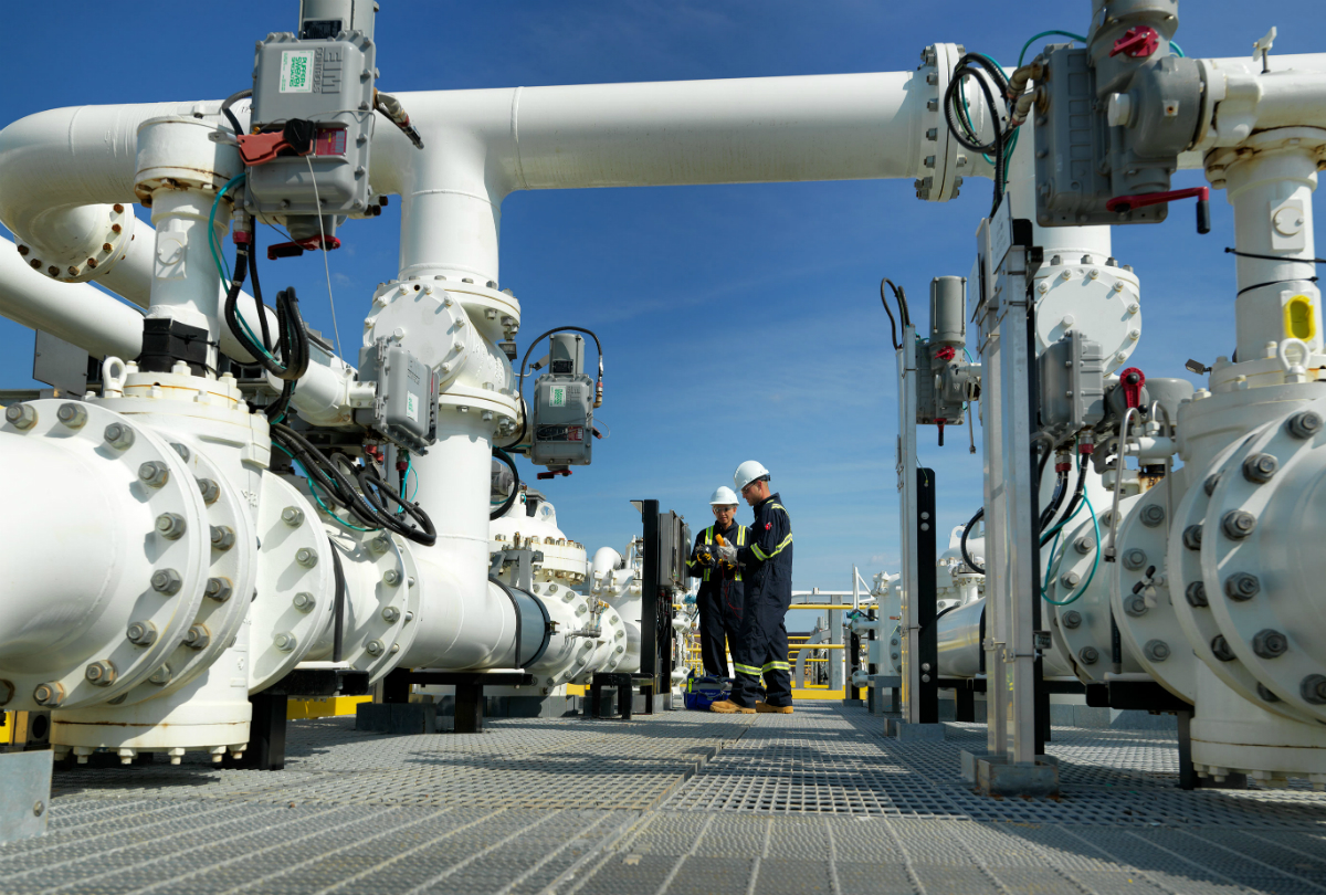 Oil Near 40 With Volatility Falling and Gasoline Stocks Growing